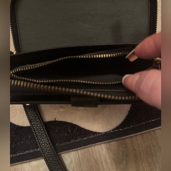 Black Leather zip around wristlet Walt with plenty of space - Picture 8 of 11